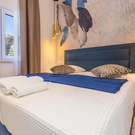 Capitis In The Center- Exclusive Apartment-stunning Fortress View * Hvar Town