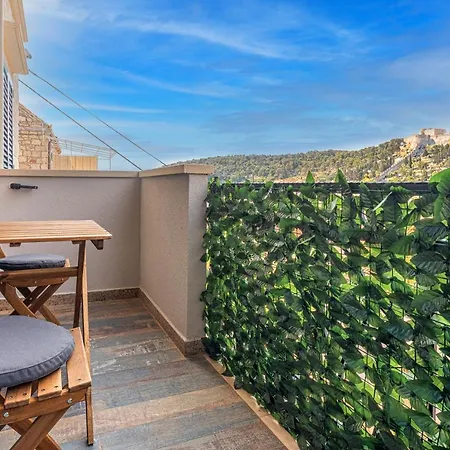 Capitis In The Center- Exclusive Apartment-stunning Fortress View *