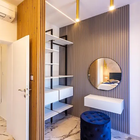 Capitis In The Center Apartment