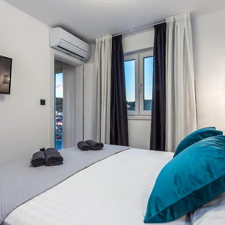 Capitis In The Center Apartment *