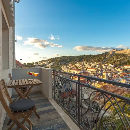 Capitis In The Center Hvar Town