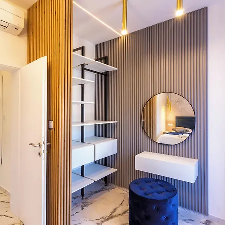 Capitis In The Center Apartment *